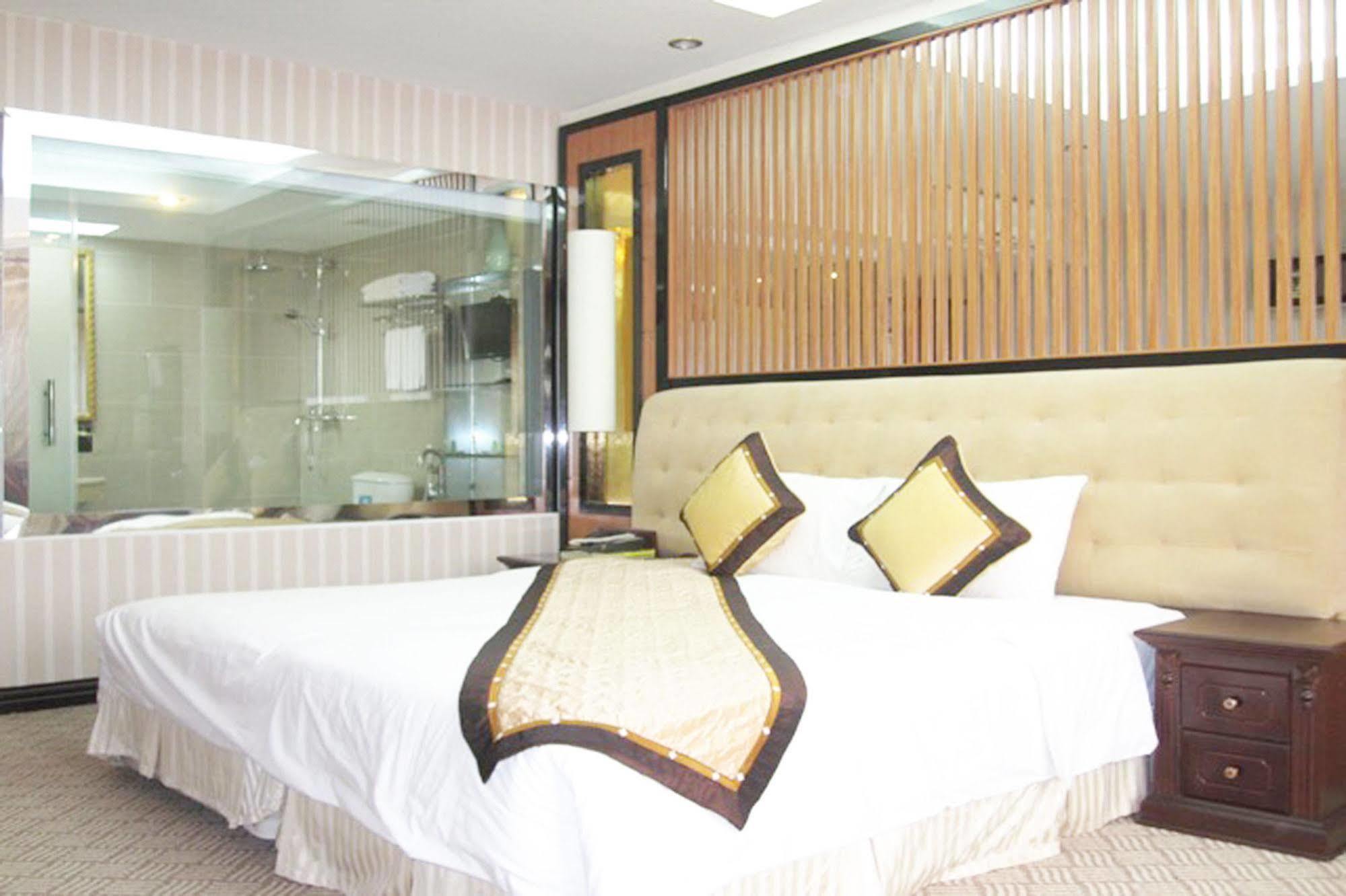 Oasis Hanoi Hotel Exterior photo