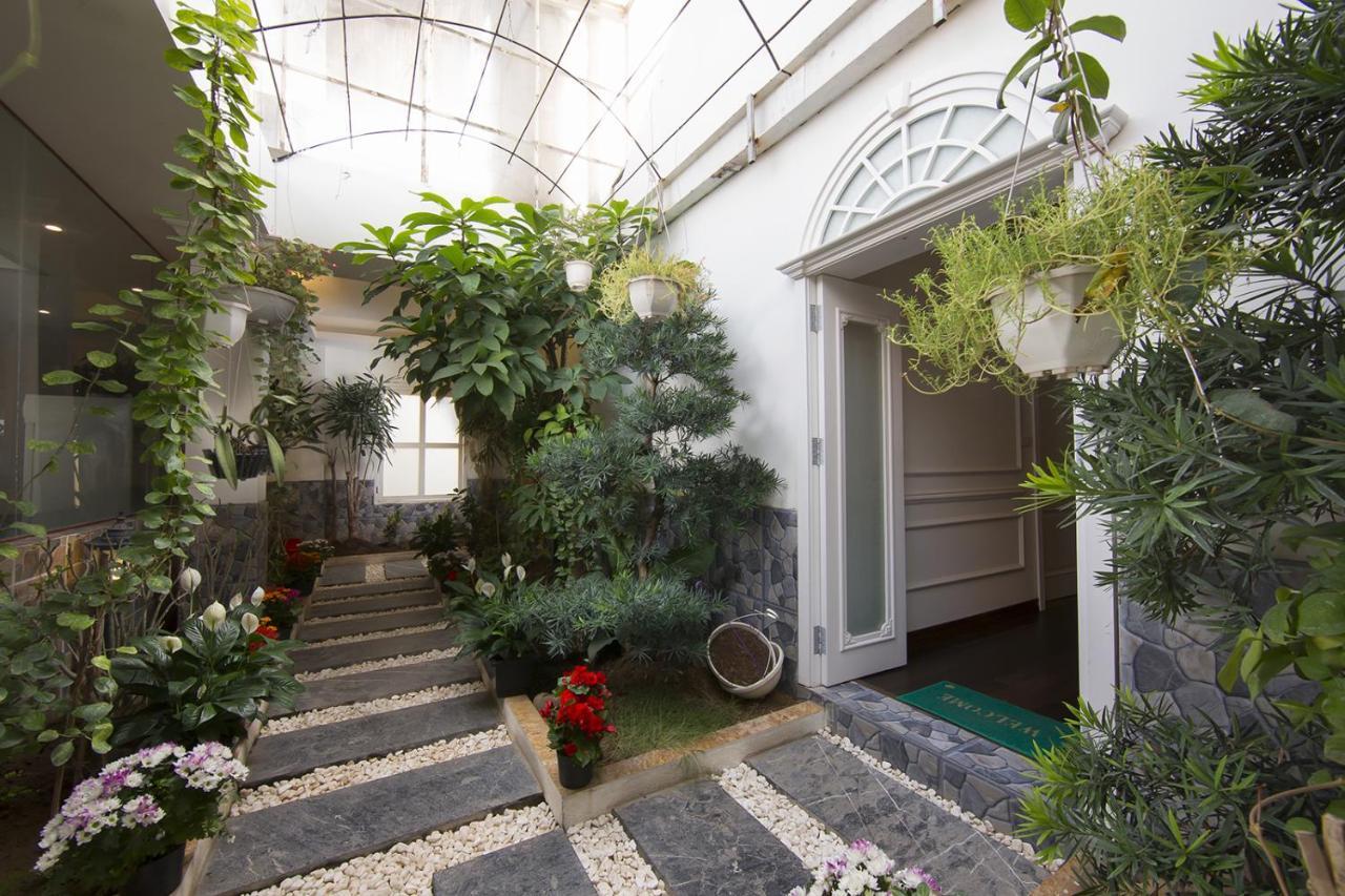 Oasis Hanoi Hotel Exterior photo